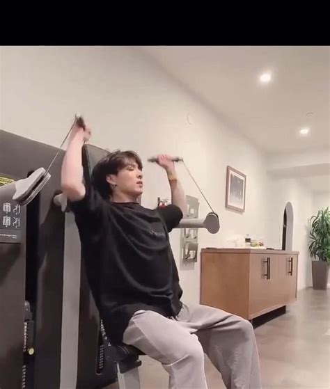 Jungkook working out [Video] | Jungkook, Workout, Bts korea