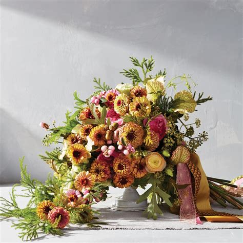 5 Stunning Ways to Use Zinnias in Your Wedding | Wedding floral ...