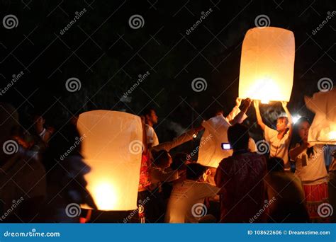 Thai Lamps Night Time editorial photo. Image of beach - 108622606