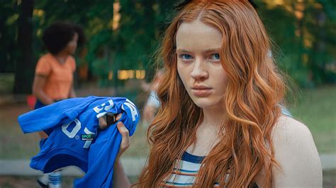 Color War 78 Tee in blue held by Ziggy Berman (Sadie Sink) in Fear ...