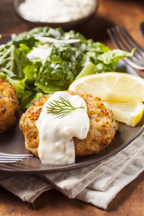 If you want a dish to impress, make these Paula Deen crab cakes! Learn the quick, easy recipe ...