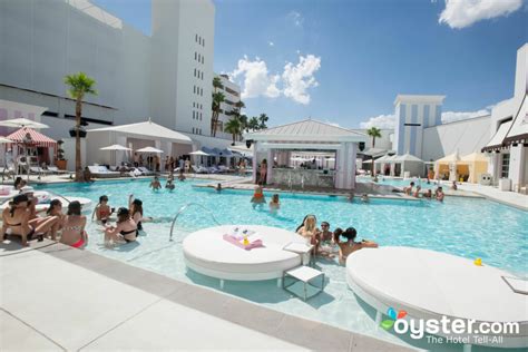 12 Best Hotel Pools in Vegas | Oyster.com