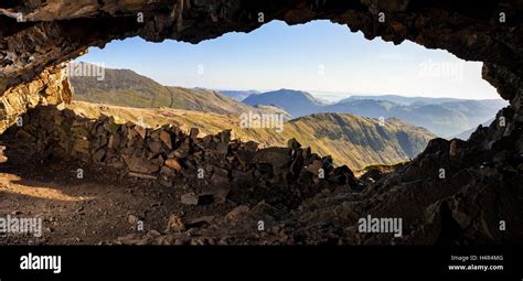 Priest hole hi-res stock photography and images - Alamy