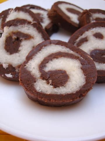 Marie Biscuit Chocolate Rolls - Eggless Chocolate Rolls Recipe