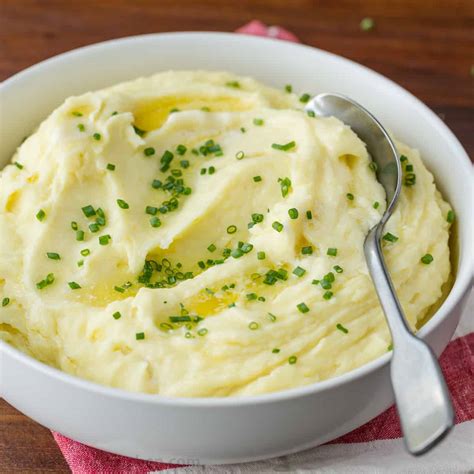 Garlic Mashed Potatoes Recipe (VIDEO) - NatashasKitchen.com