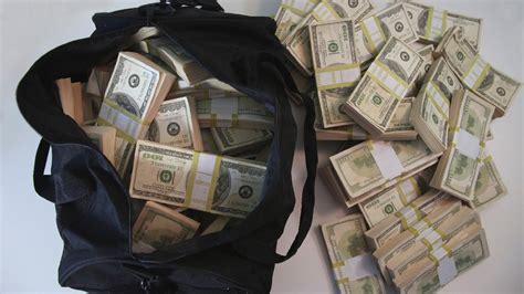 $500,000 Prop Movie Money Bundles in a Duffel Bag - The Green Head