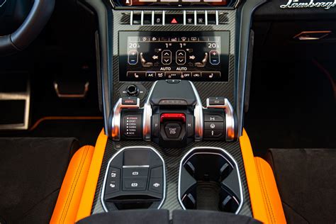 Used 2021 Orange Lamborghini Urus Pearl Capsule For Sale in Dubai, UAE