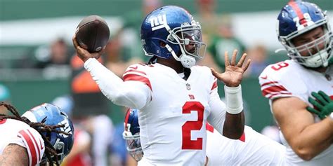 Giants' Tyrod Taylor suffers back injury after taking huge hit | Fox News