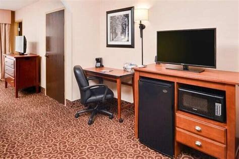 McKnight Hotel Pittsburgh | Bookonline.com