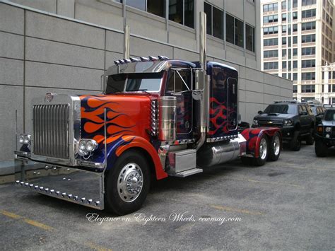 Elegance on Eighteen Wheels : Optimus Prime Peterbilt! What do you think, should he have stayed ...