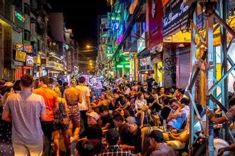 Bui Vien Street: Nightlife Heaven for the Youth in Saigon - SESOMR