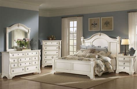 Heirloom White Poster Bedroom Set from American Woodcrafters (2910-50POS) | Coleman Furniture