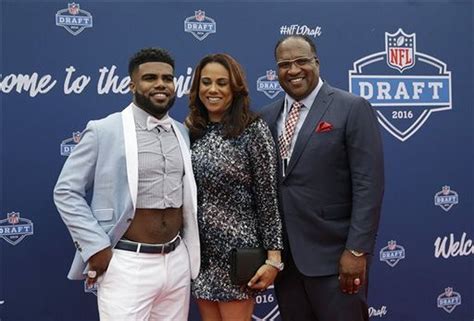 Ezekiel Elliott brings crop top style to his NFL draft suit ...