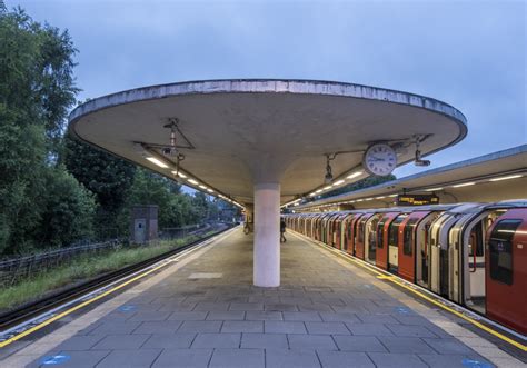 18 Photos Of Modernist Tube Stations | Londonist