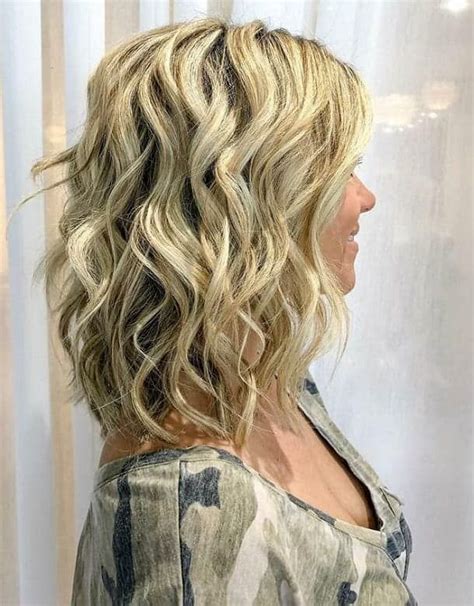 beachy waves medium length hair - Google Search in 2021 | Medium hair styles, Wavy hairstyles ...