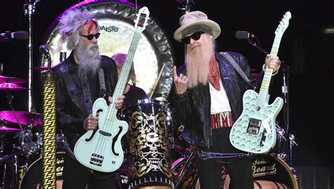 Billy Gibbons Credits Bassist Elwood Francis With Energizing ZZ Top ...