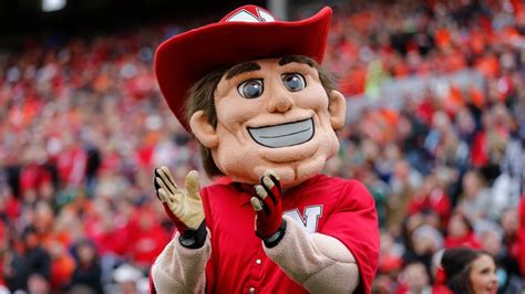 University of Nebraska updates Herbie Husker mascot to change hand ...