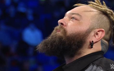 19-year veteran slaps Bray Wyatt twice on SmackDown before running away (VIDEO)