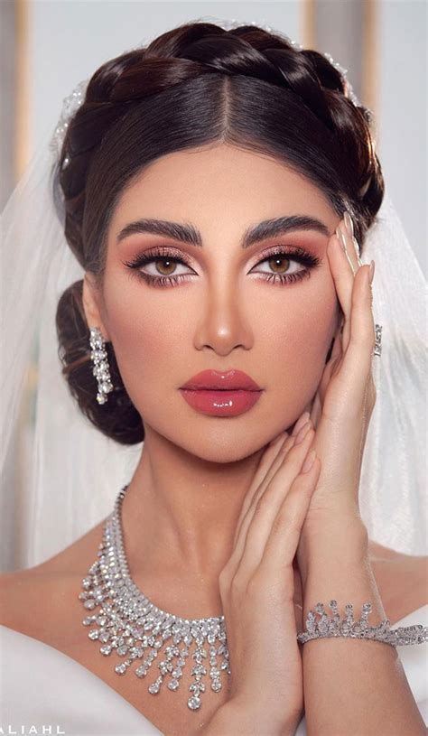 29 Glamorous Wedding Makeup : Glam Bridal Makeup for Brown Eyes