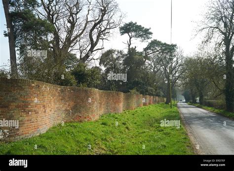 Crinkle crankle wall Easton Suffolk UK Stock Photo - Alamy