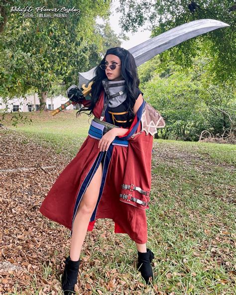 Just wanted to share my completed Lady Auron cosplay! : r/FinalFantasy