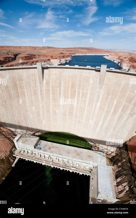 Glen canyon dam construction workers hi-res stock photography and ...