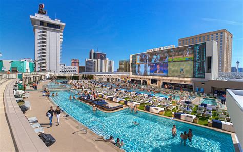 Las Vegas pools open to warm weather, impressed guests — PHOTOS | The Strip | Local