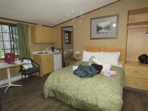 Our very tiny room. - Picture of Sunwapta Falls Rocky Mountain Lodge ...