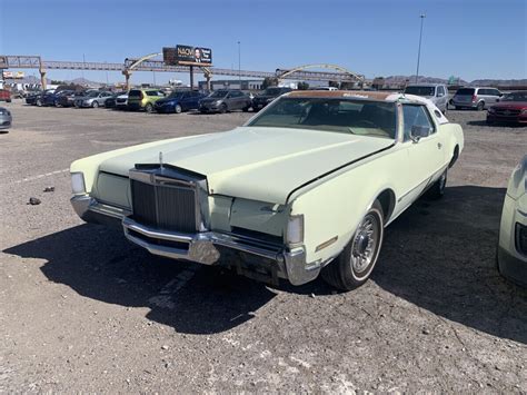 1972 Lincoln Mark IV Photo 10 | Barn Finds