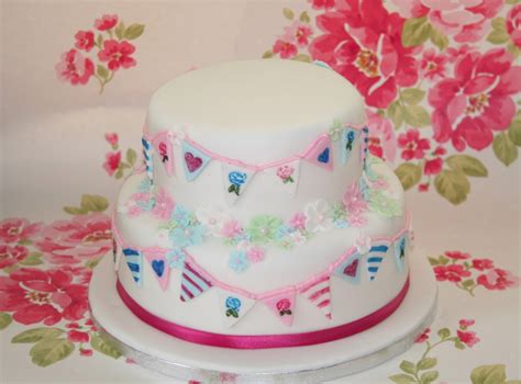 Chintzy Cakes: Bunting Cake