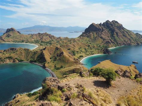 Padar Island in Komodo National Park, Indonesia : hiking