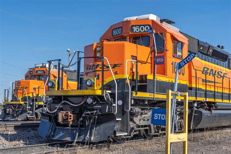 BNSF Railway SD40-2 diesel-electric locomotive · Free Stock Photo