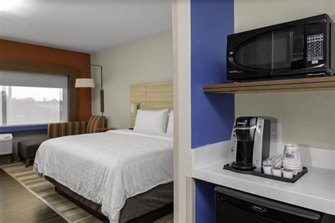 Holiday Inn Express & Suites Wilmington West - Medical Park, an IHG ...