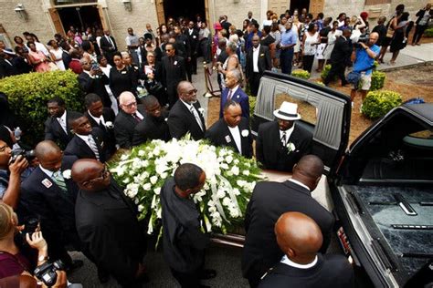 In Charleston Funerals, Remembering Victims of Hate as Symbols of Love - The New York Times