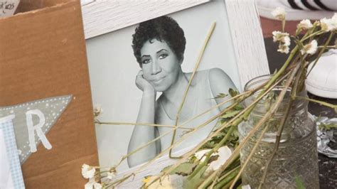 Aretha Franklin Death Date & Cause: When & How Did She Die?