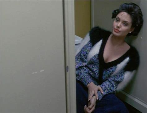 Movie and TV Screencaps: Angelina Jolie as Gia Carangi in Gia (1998) / 76 Screen Caps & 2 Video ...