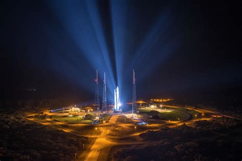 Awesome Launch Photos: US Navy's MUOS-4 Satellite Streaks Into Space ...