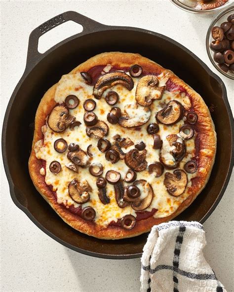 How To Make Stovetop Skillet Pizza | Recipe | Stove top recipes ...