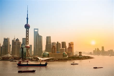 shanghai skyline at dusk - Rivista Beesness