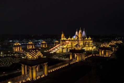 BAPS Shri Swaminarayan Mandir, Robbinsville in 2021 | Robbinsville, Sacred architecture, Paris ...