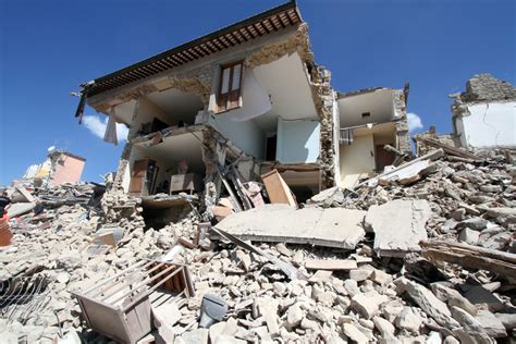 First look at damage caused by central Italy earthquake - Earth.com