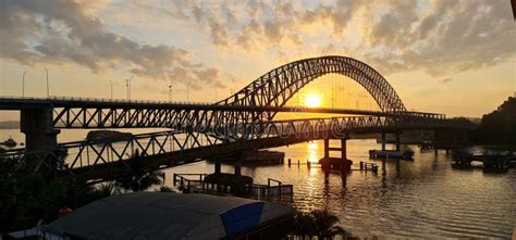 Mahakam Bridge Samarinda Kalimantan Timur Indonesia Foto de archivo - Imagen de indonesia ...