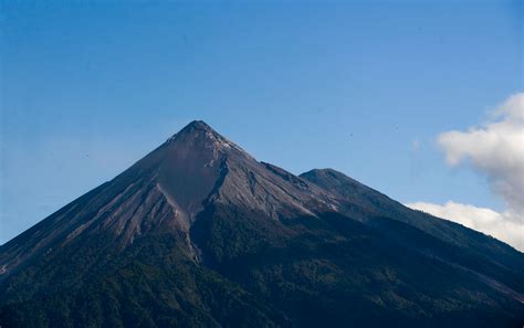 Volcán Santiaguito entra en erupción en Guatemala | Los Tiempos