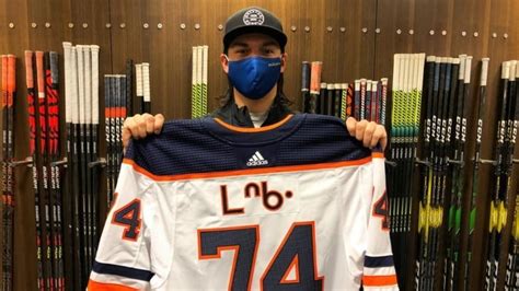 'An honour': Edmonton Oilers defenceman wears jersey with Cree syllabics | CBC News