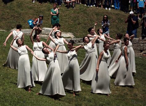 How Folk Dances evolved from the ancient times to today in Crete - Elissos