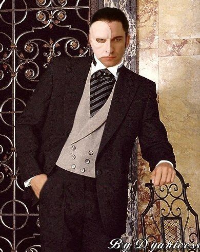 oh my!! Gerard Butler as the phantom! Who would ever pick Raoul over ...