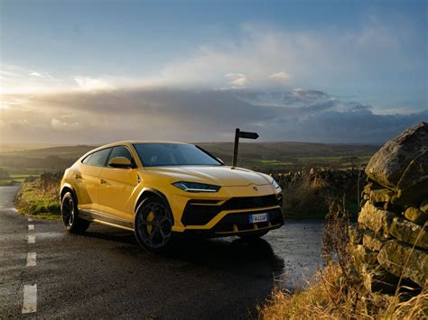 The winter Lamborghini: The Urus SUV is a supercar for all seasons ...