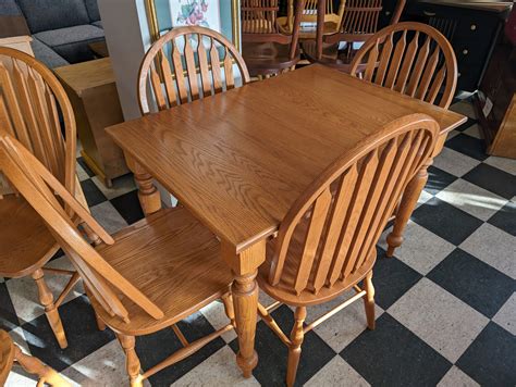 Oak Dining Table, 6 Chairs, 1 Board | Roth & Brader Furniture