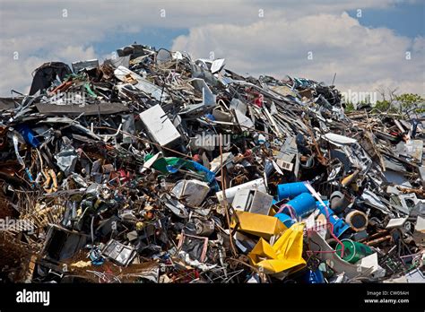 Detroit, Michigan - A scrap metal recycling yard Stock Photo - Alamy