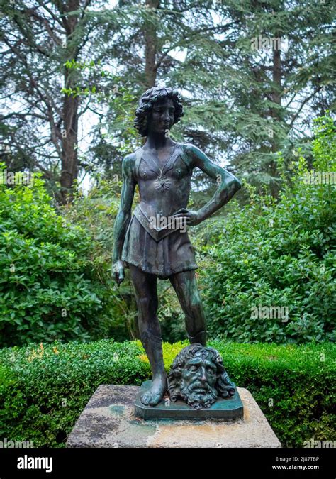 David goliath statue hi-res stock photography and images - Alamy